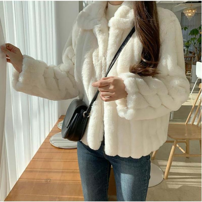 Chicmy Women's Rabbit Fur Coat 2023 Winter Warm White Comfortable Faux Fur Jacket Long Sleeve Oversize Artificial Fur Overcoat Female